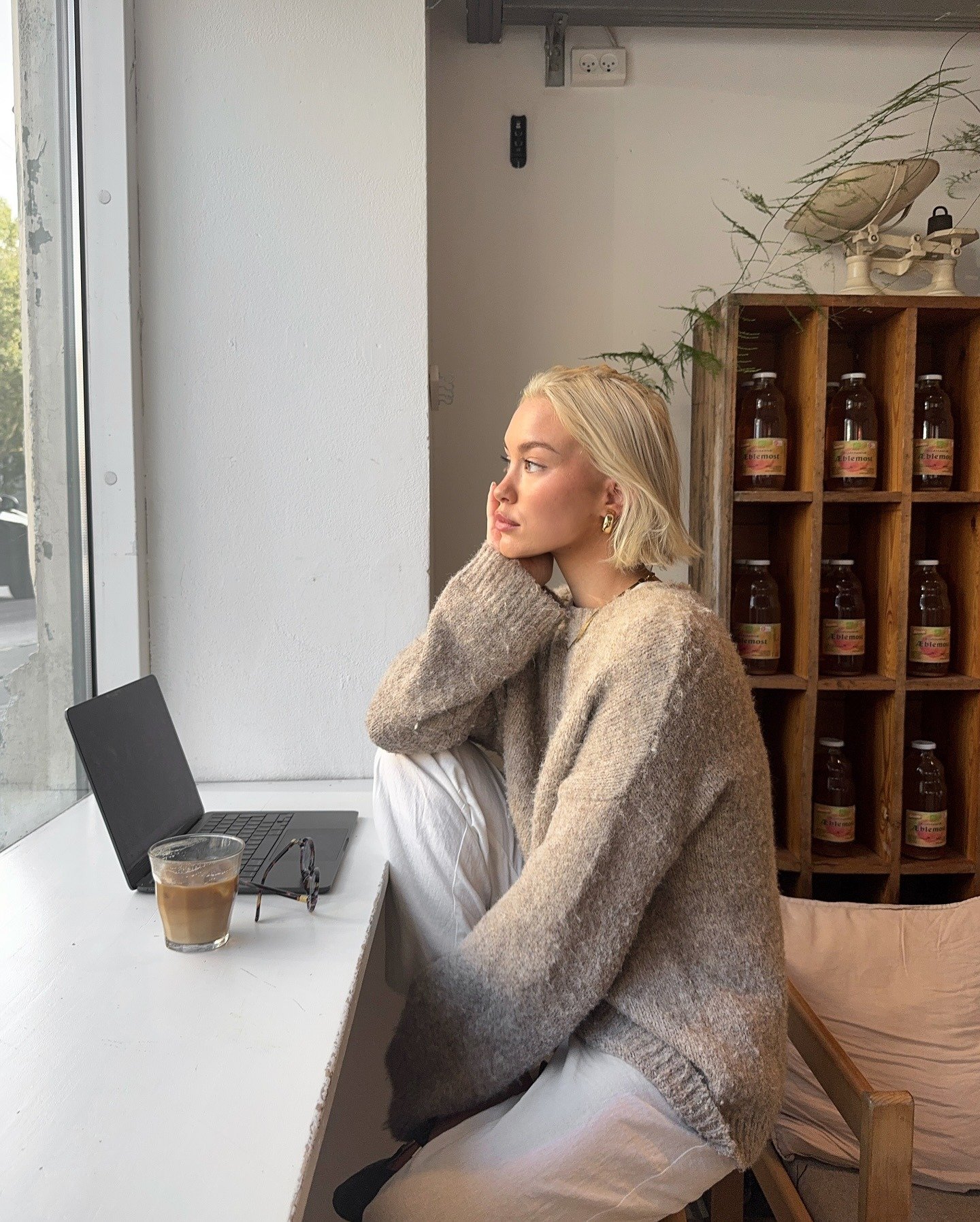 1. A Mulher Invisível: Do Cinema à Série de TV Brasileira
2. Sue Storm: A Mulher Invisível no Universo Marvel
3. Síndrome da Mulher Invisível: Compreendendo o Fenômeno Social
4. Ritchie e a Música 