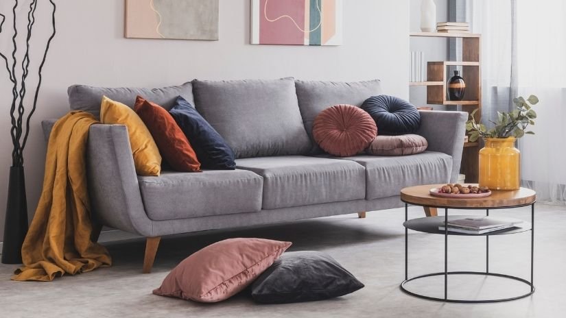 10 ideias de almofadas para transformar seu sofa