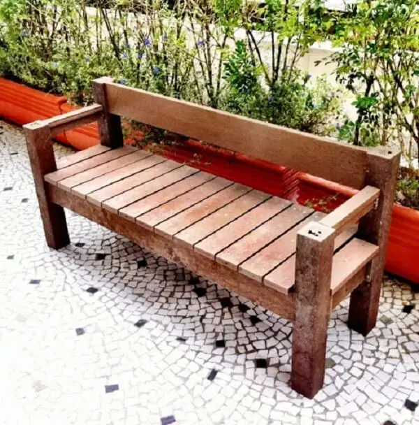 Eucalipto Tratado: Durabilidade e Manutenção de Móveis Externos