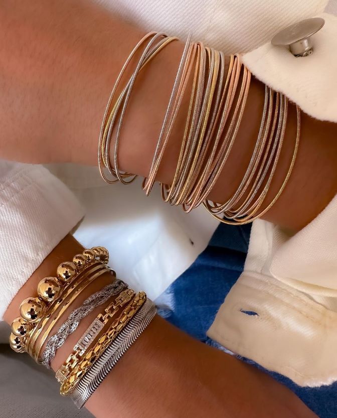 Banho de Ouro vs. Folheado: Qual a Melhor Opção para Suas Peças?