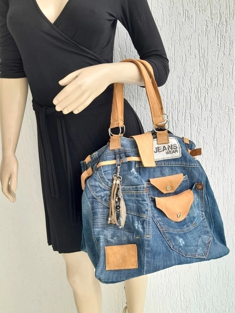 Do trabalho ao happy hour: Bolsas ideais para looks com jeans