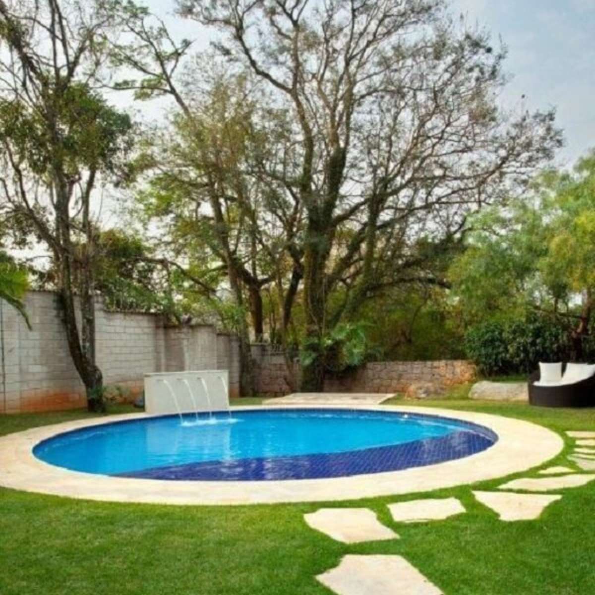 cascata de inox vs cascata de pedra