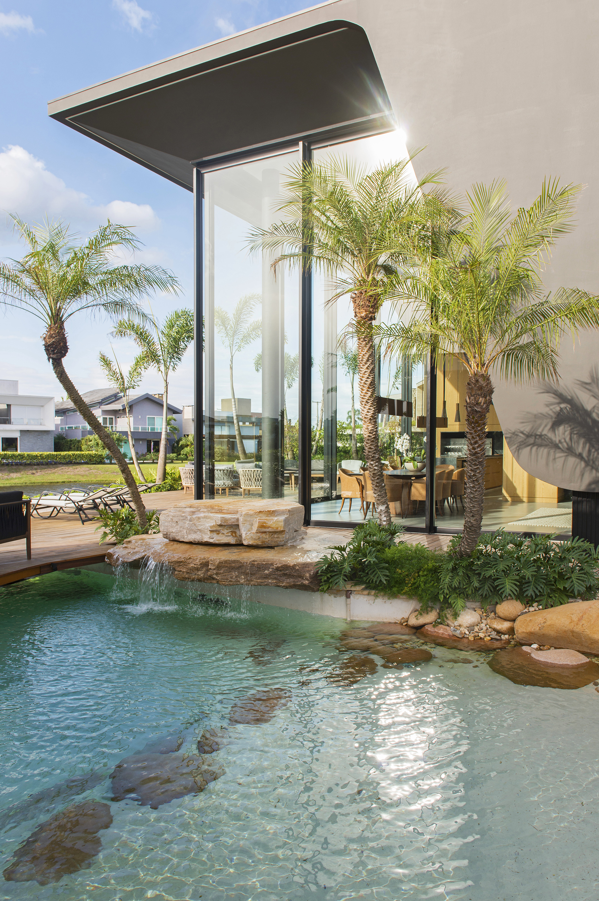 erros comuns ao instalar cascata de piscina