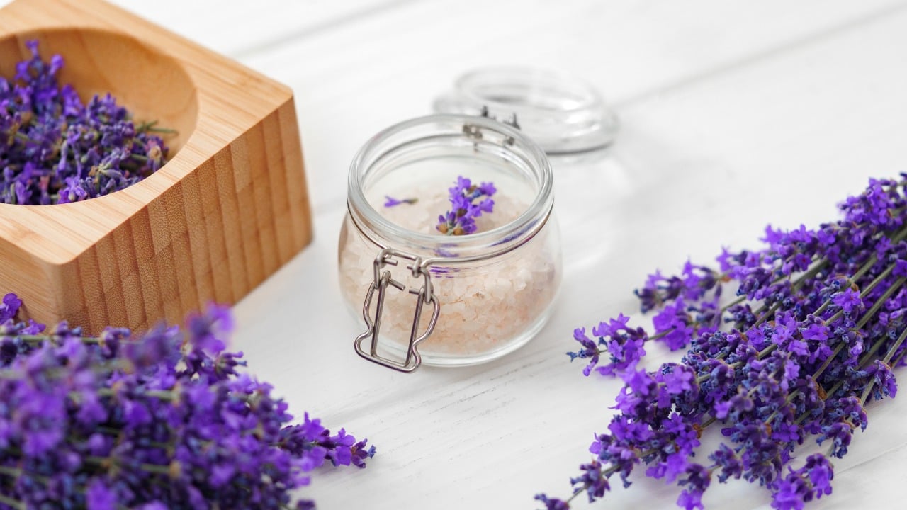 como fazer escalda pes de lavanda e camomila para dormir