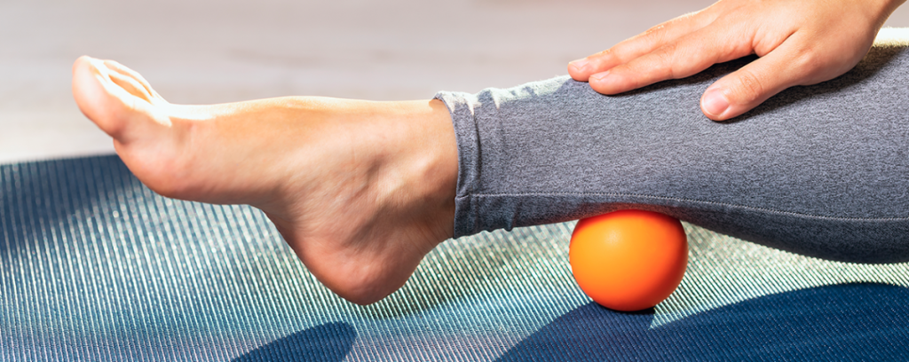 erros comuns ao massagear fascite plantar com bolinha