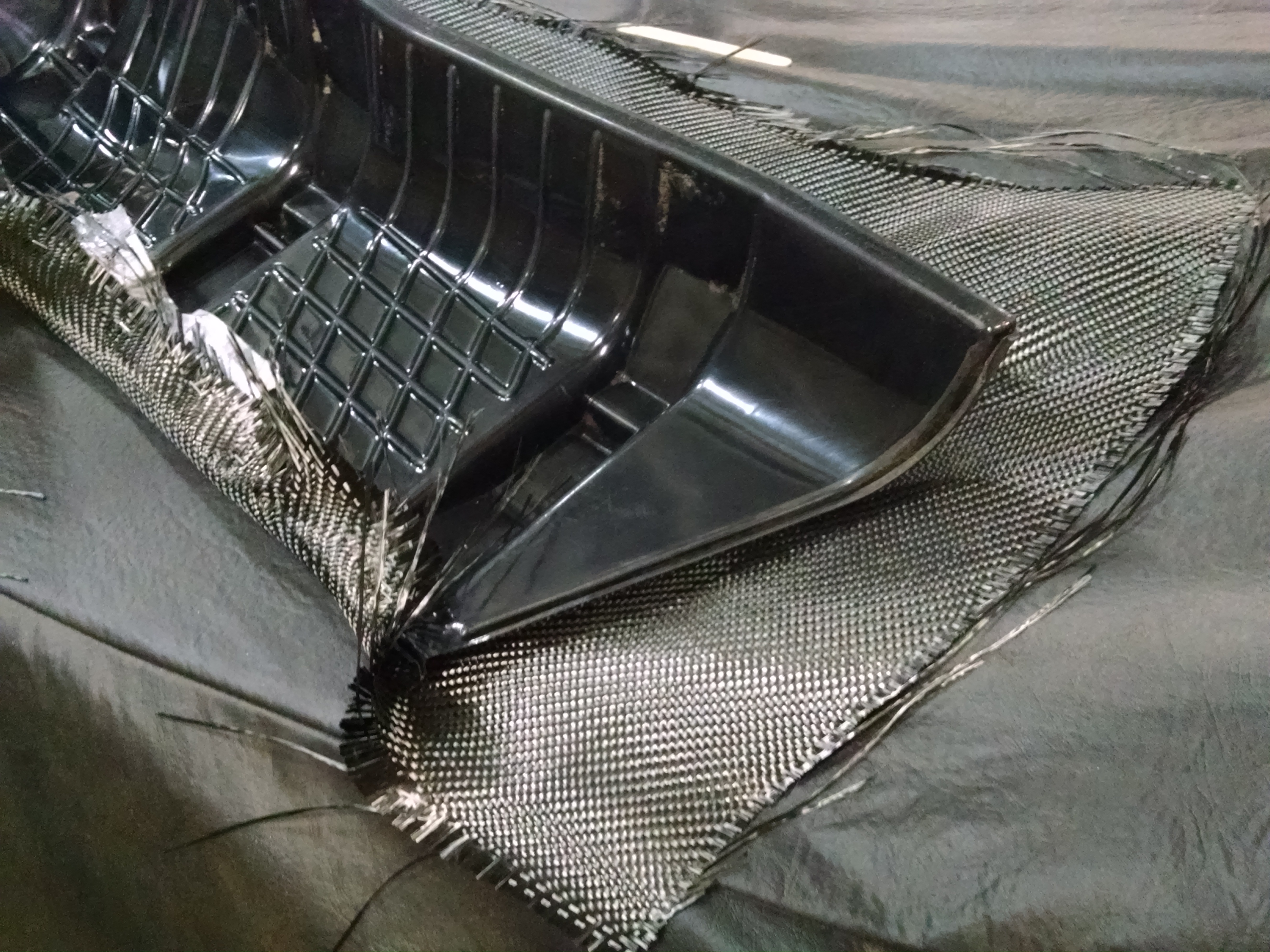 Comparativo: Fibra de Carbono vs. Outros Materiais Leves