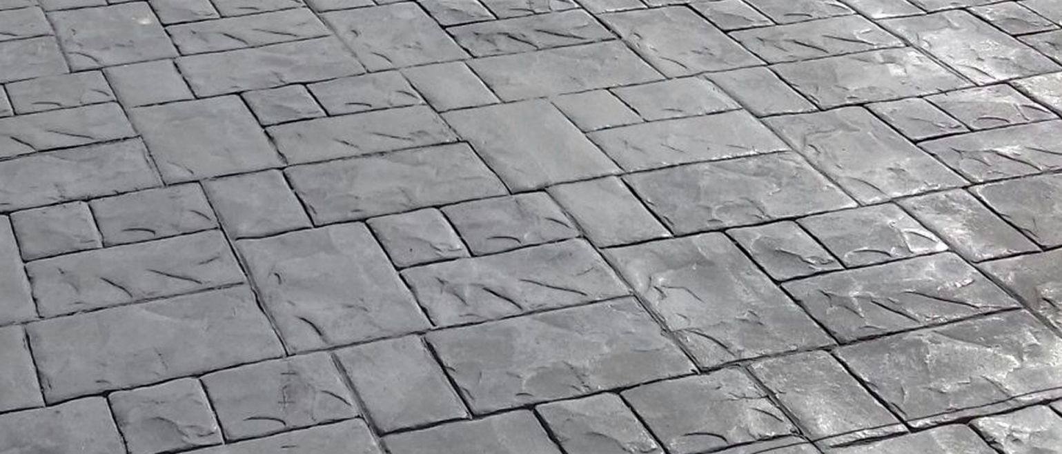 Concreto Estampado vs. Outros Pisos: Qual a Melhor Opção para Áreas Externas?