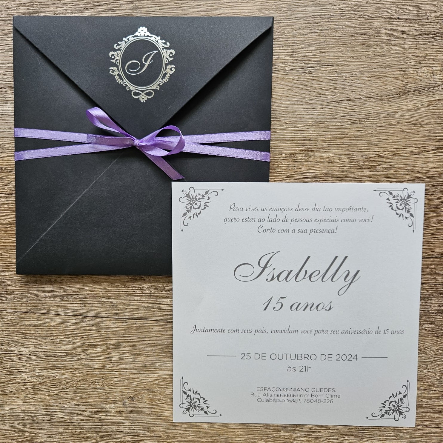 Convite de 15 Anos Digital vs. Físico: Qual a Melhor Opção para Sua Festa?