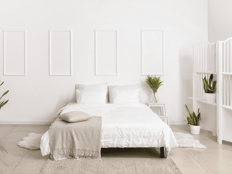 Decoração de quarto minimalista branco