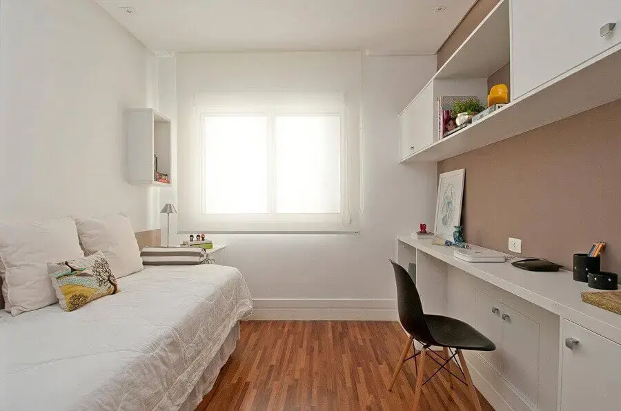 Decoração de quarto minimalista branco