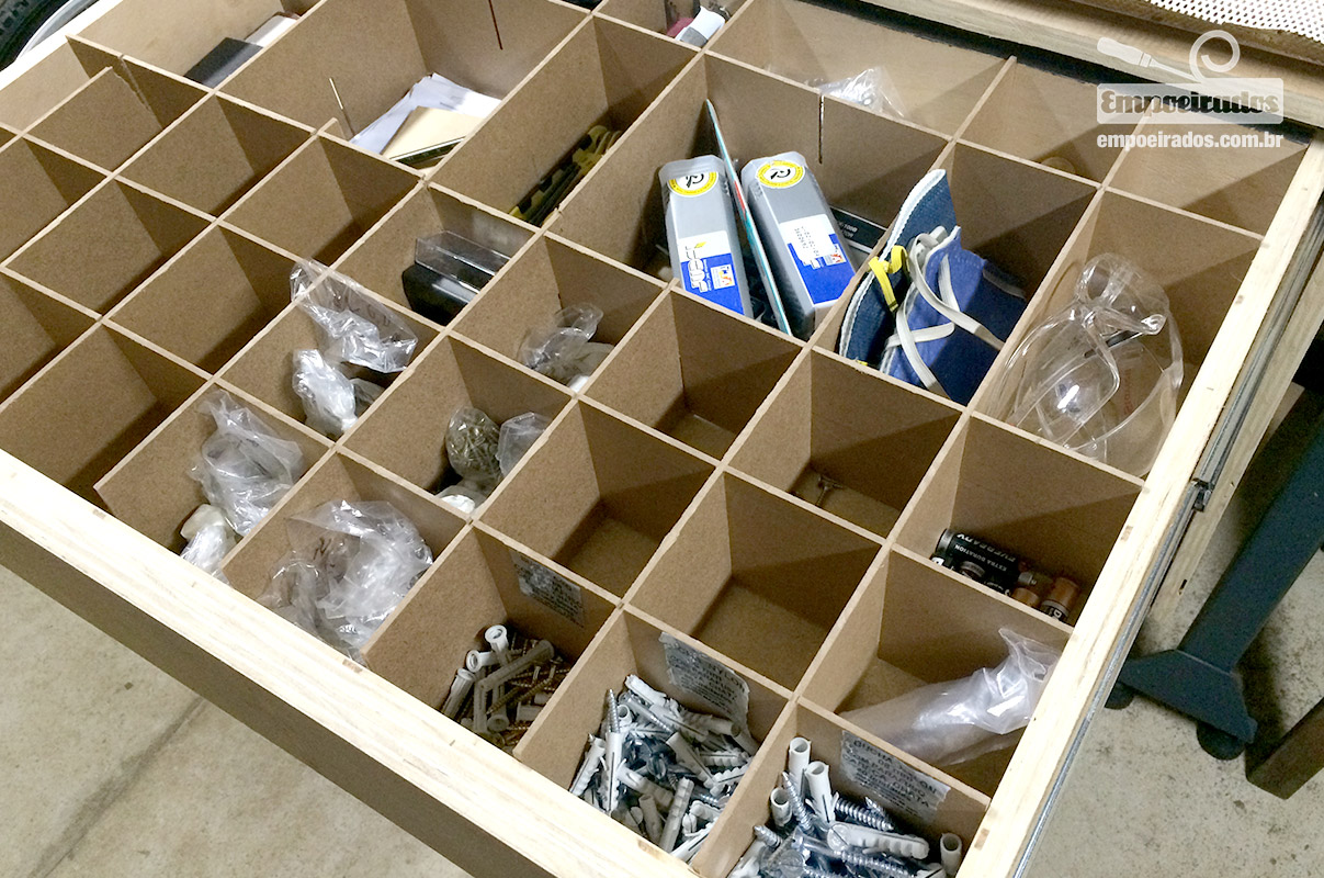 Como Organizar Gavetas de Cozinha com Divisórias Eficientes