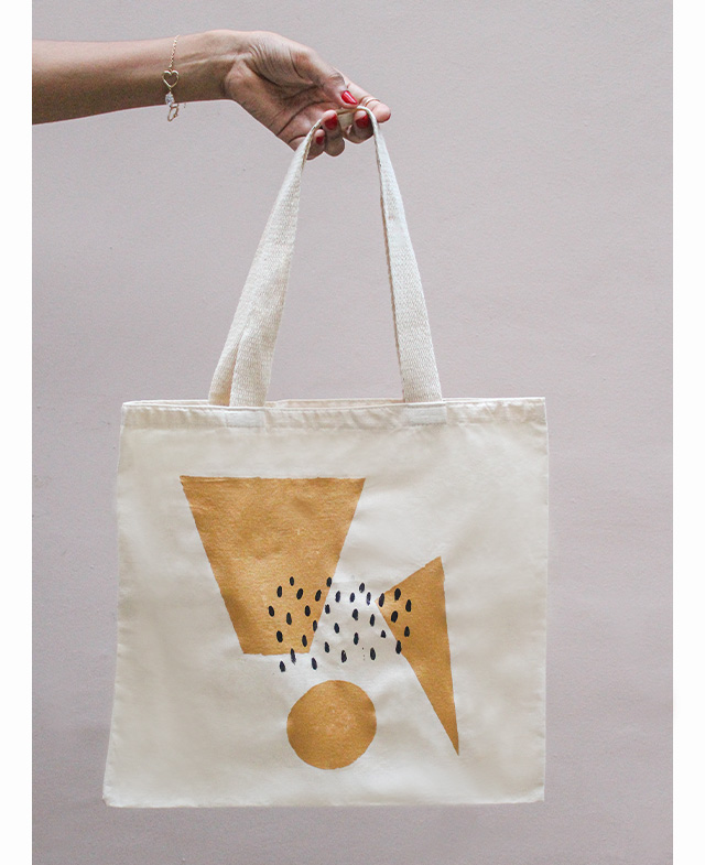 5 ideias de títulos:
1. Ecobags: O Guia Completo para Escolher a Bolsa Sustentável Ideal
2. Personalização de Ecobags: Transforme Brindes em Ferramentas de Marketing
3. Materiais Sustentáveis: Qual o Melhor Tecido para sua Ecobag?
4. Ecobags no Varejo vs. Atacado: Onde Encontrar os Melhores Preços?
5. Cuidados Essenciais para Prolongar a Vida Útil da sua Ecobag