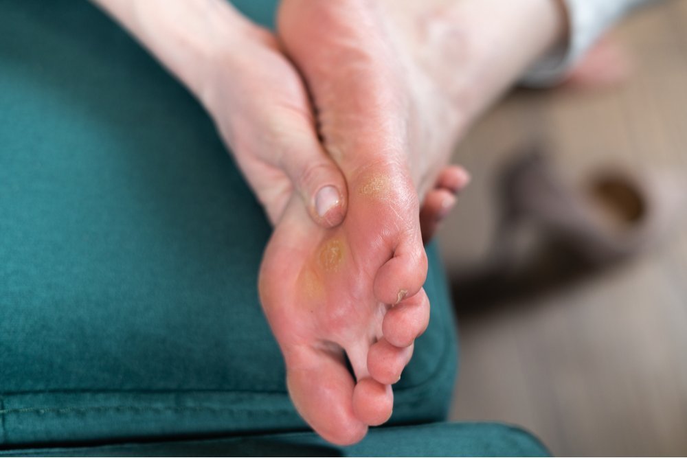 passos essenciais cuidar pés diabéticos