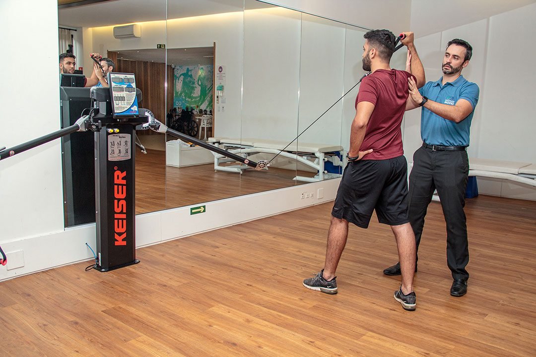 Sinais de Alerta na Dor do Cotovelo: Quando Procurar um Especialista