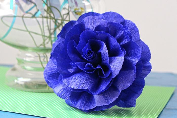 Flores de Papel Crepom vs. Flores Naturais: Qual a Melhor Opção para Seu Evento?