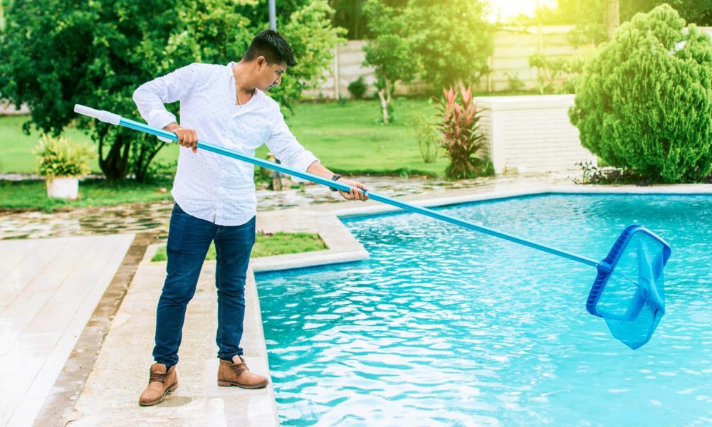 erros comuns na limpeza de piscina que você deve evitar