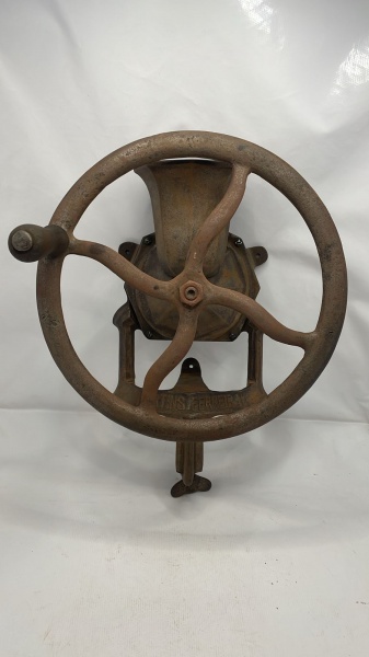 Manivela de Pipa vs. Carretilha Comum: Qual a Melhor para Competição?