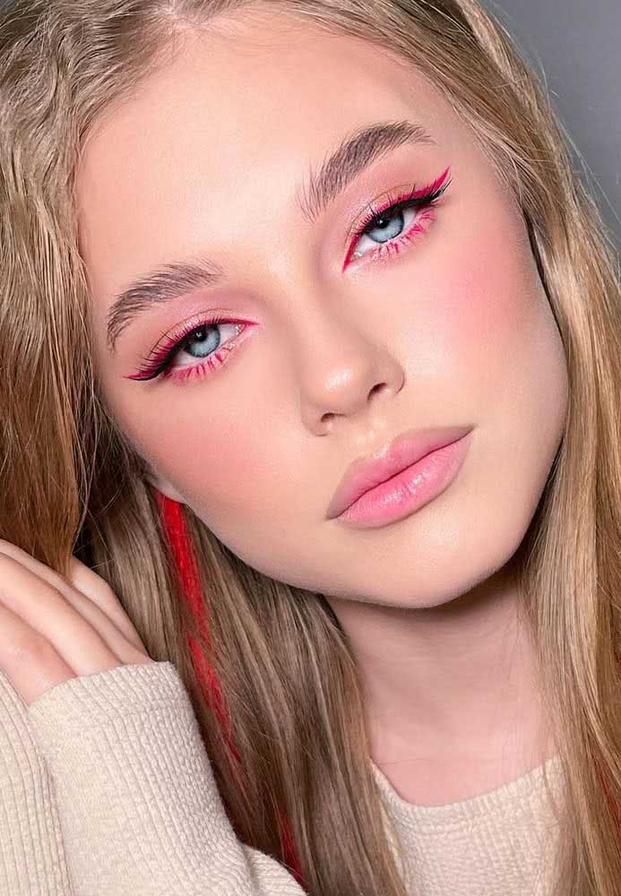 Maquiagem para disfarçar olheiras e espinhas