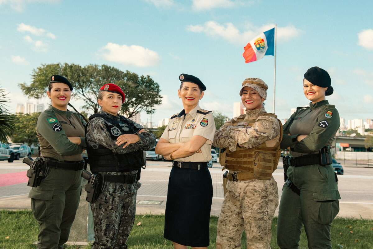 Escolaridade Necessária para Carreira Policial Feminina: Ensino Médio ou Superior?