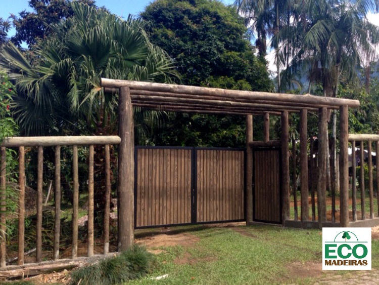 pergolado de eucalipto