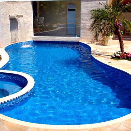 Tendências 2025: Cores e Materiais Inovadores para Piscinas de Azulejo