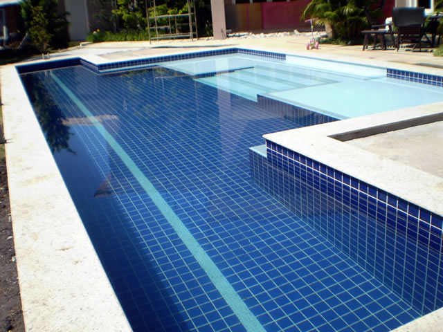 Impermeabilização de Piscinas de Azulejo: O Guia Definitivo para Evitar Vazamentos