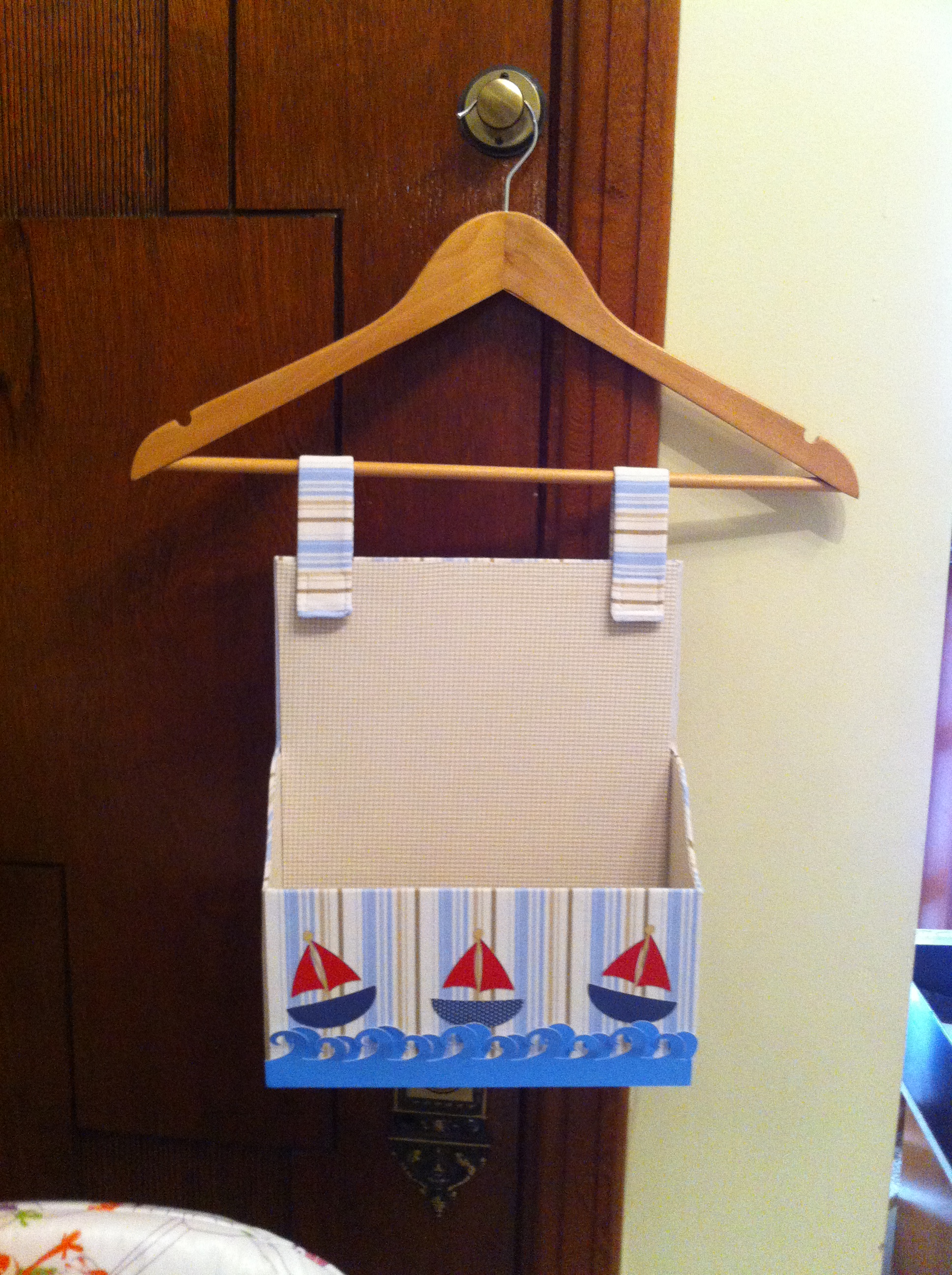 Como decorar porta-fraldas com EVA