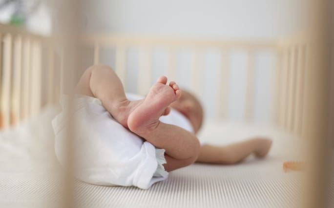 1. O que fazer quando o bebê não dorme a noite? 2. Guia completo: Rotina de sono para bebês. 3. Entendendo as janelas de sono do seu bebê. 4. Dicas para um sono tranquilo: Ambiente ideal para o bebê. 5. Estimulando a autonomia do bebê para dormir.