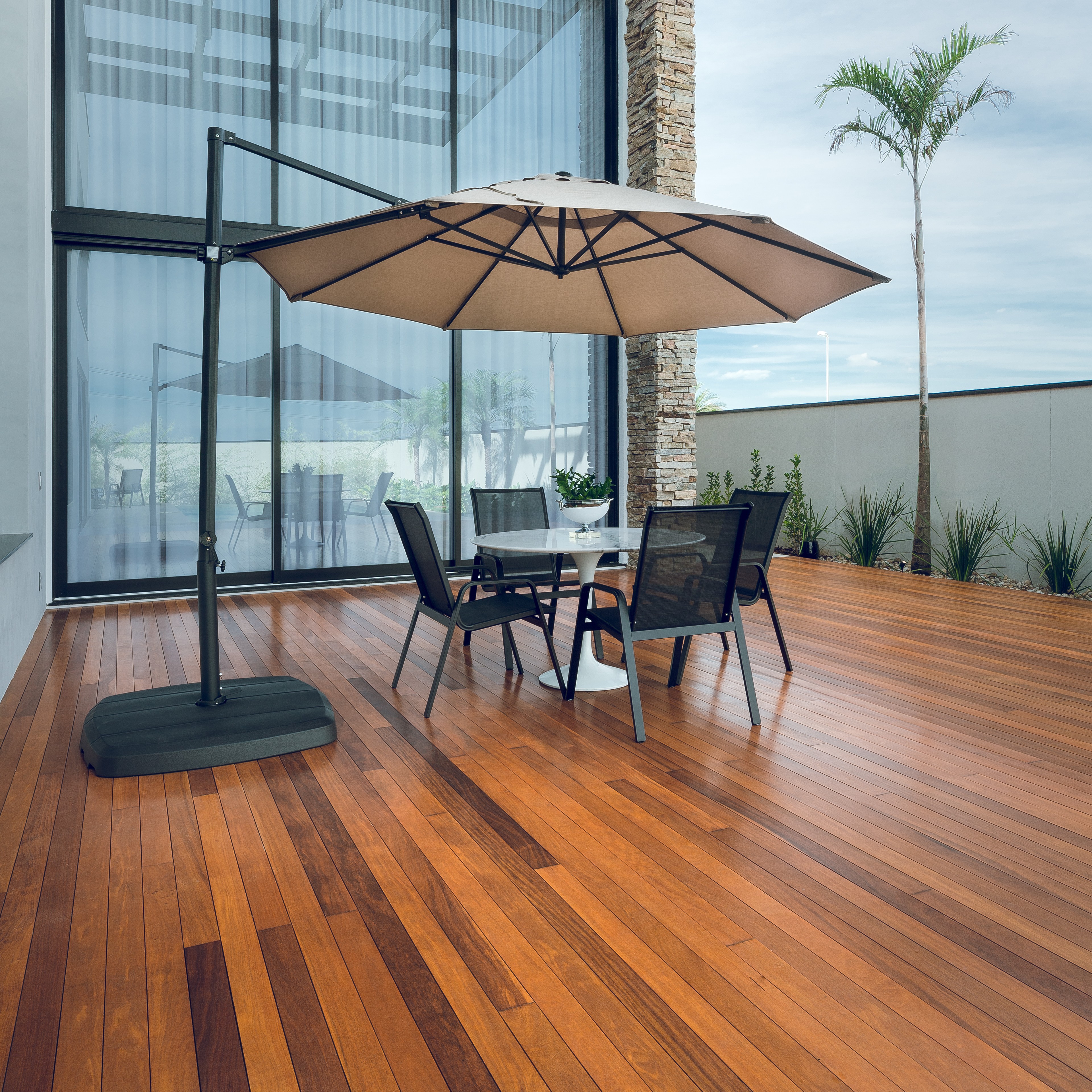 como instalar revestimento cerâmico amadeirado externo em varandas