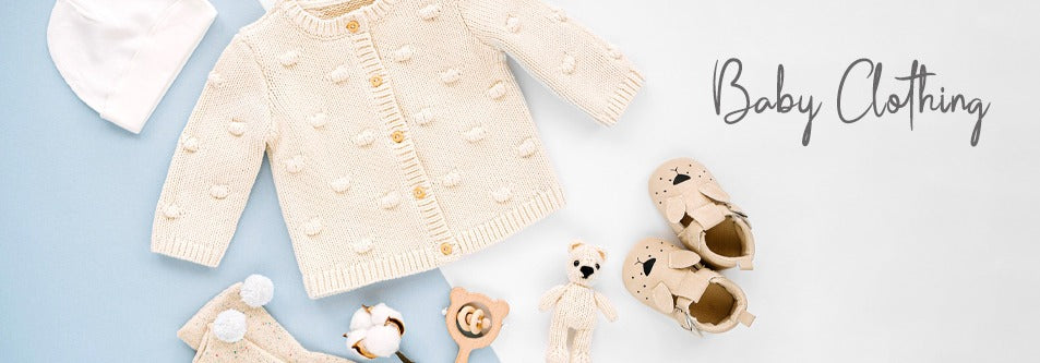 O que vestir no bebê para a maternidade: lista essencial