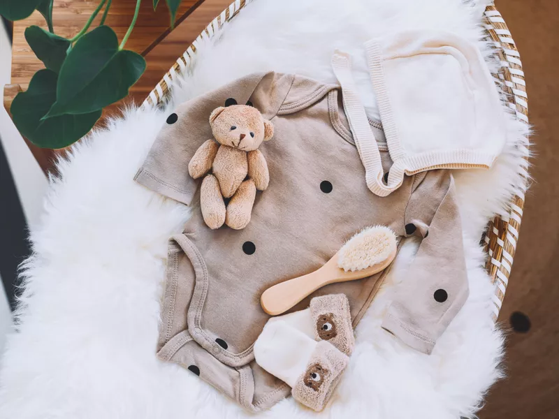 Guia completo de tecidos para roupas de bebê