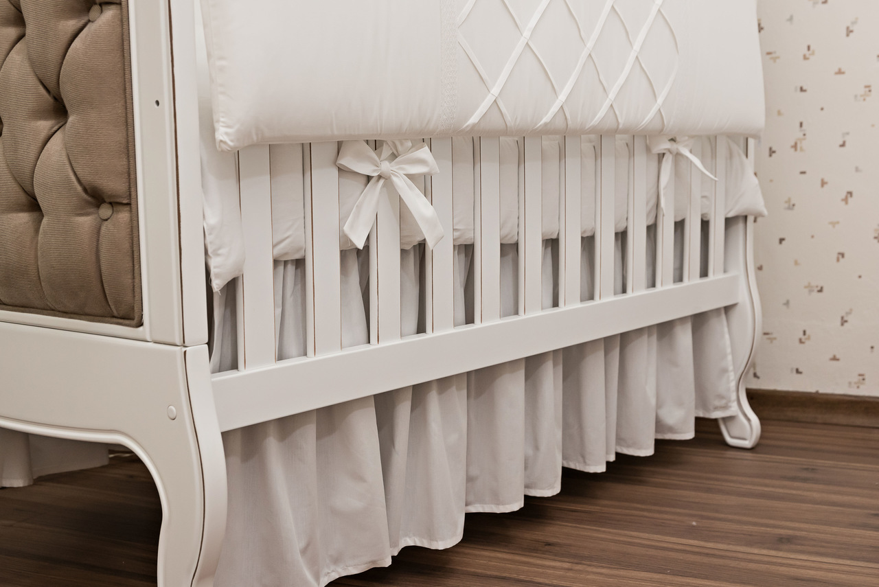 Materiais de saia de berço: Algodão vs. Microfibra