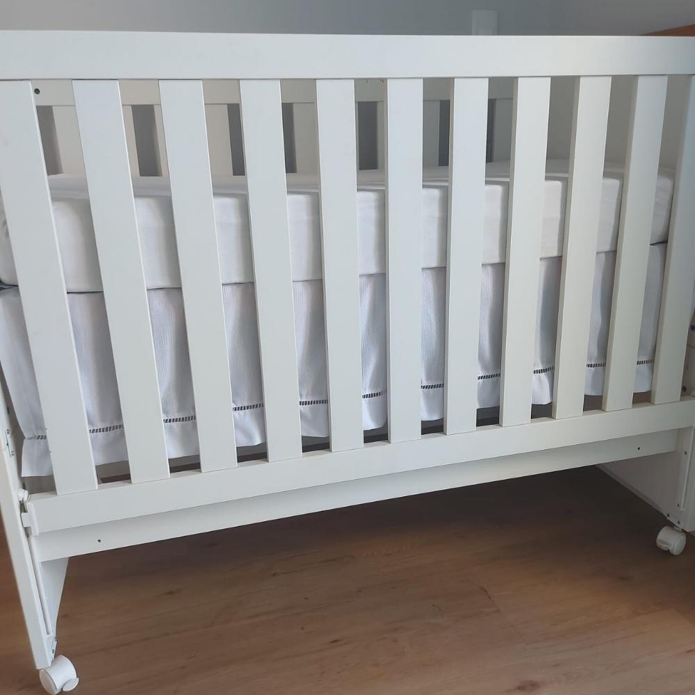 Tendências de decoração para quartos de bebê com saia de berço