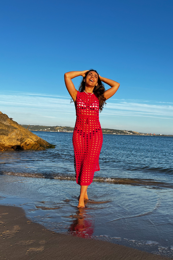 Saída de Praia de Crochê: Modelos Artesanais vs. Luxuosos