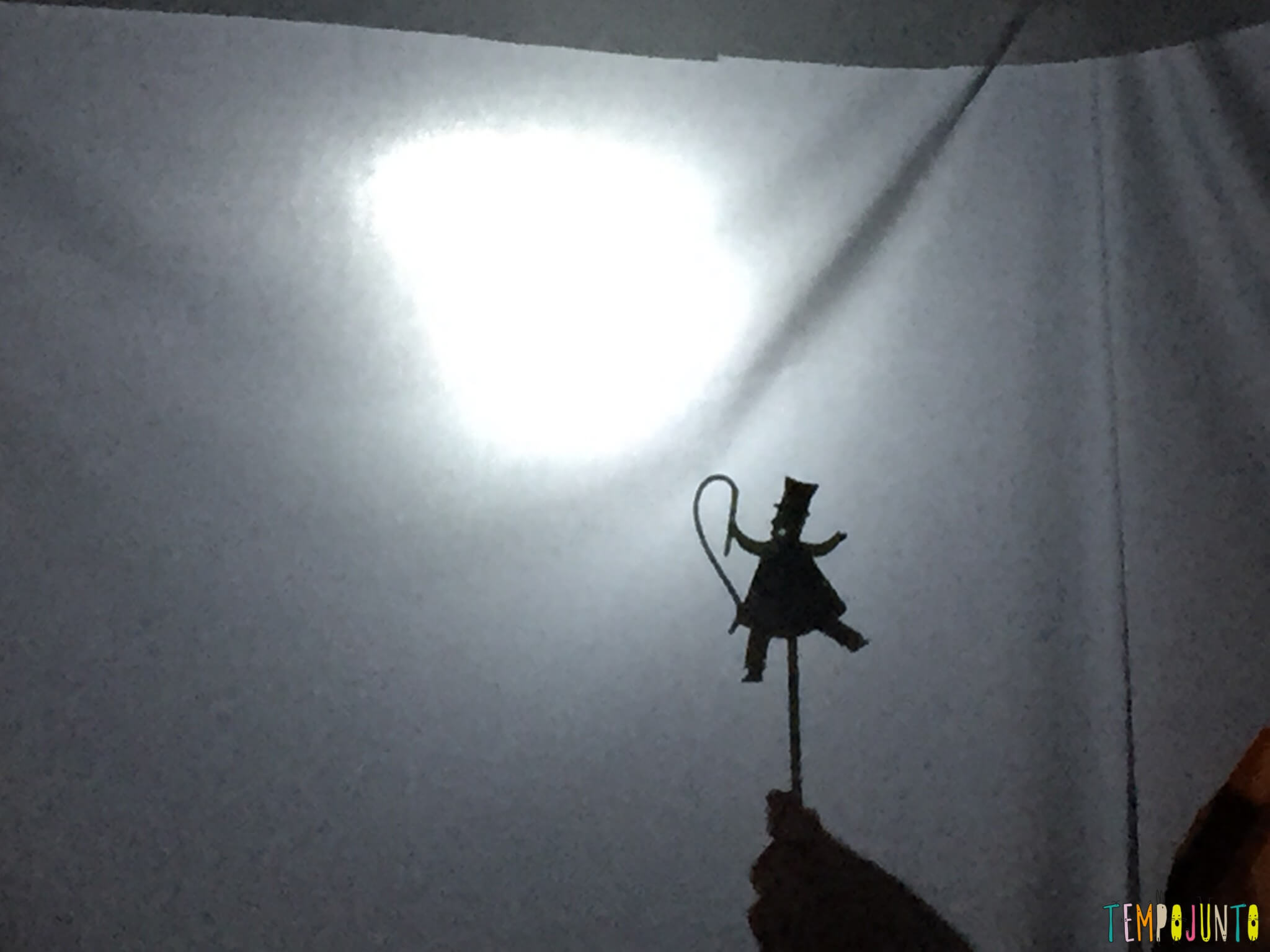 10 Histórias Simples para Contar no Teatro de Sombras Caseiro