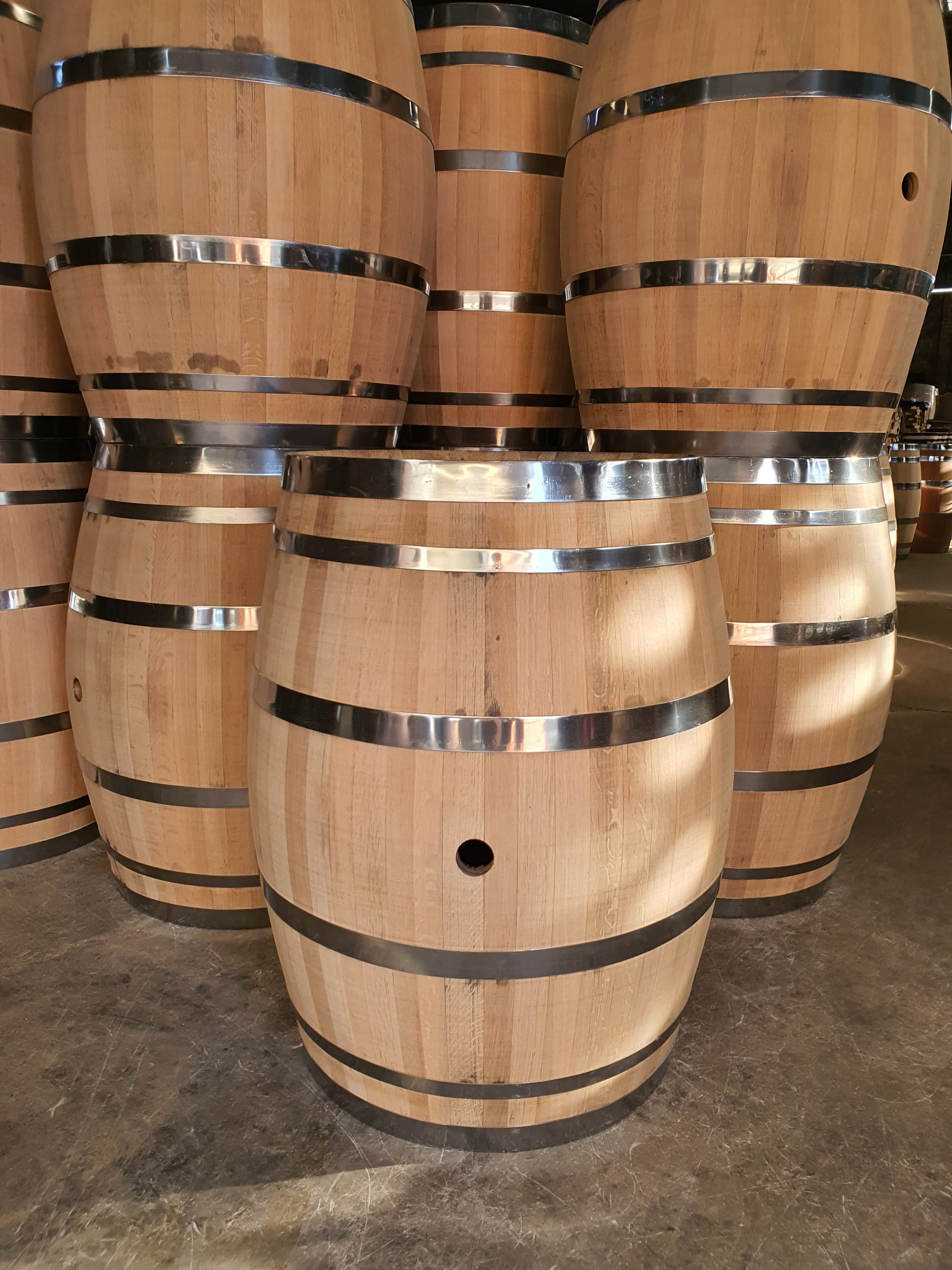 um barril de madeira