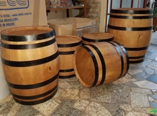 Barril de Carvalho vs. Amburana: Qual o Melhor para o seu Destilado?