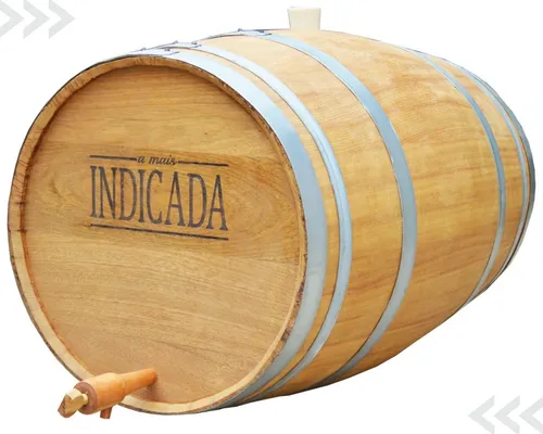 Barril de Carvalho vs. Amburana: Qual o Melhor para o seu Destilado?