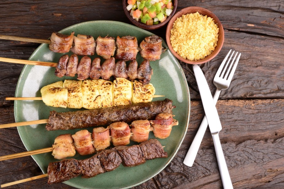 Guia Completo de Temperos para Espetinhos; Como Calcular o Preço do Seu Espetinho; Os 5 Acompanhamentos Essenciais para Espetinhos; Dicas de Marketing para Vender Mais Espetinhos; Como Escolher a Churrasqueira Ideal para Espetinhos