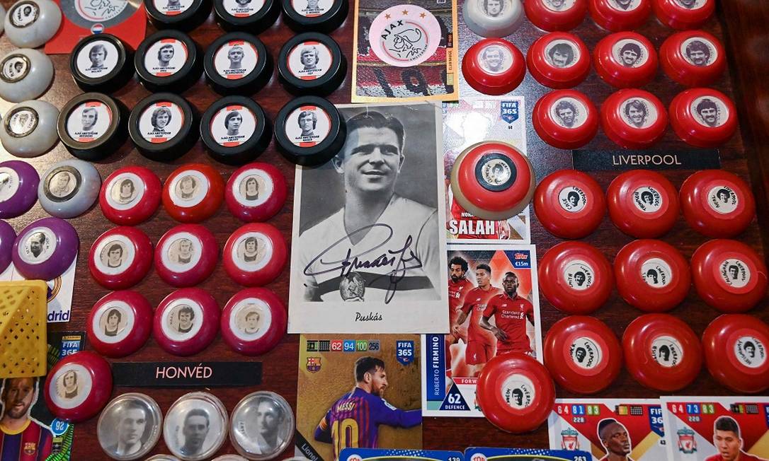 um jogo de futebol de botão