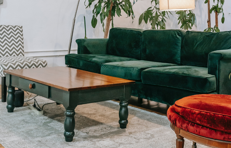 Laca Fosca vs. Laca Brilhante: Qual o Melhor Acabamento para Seu Móvel?