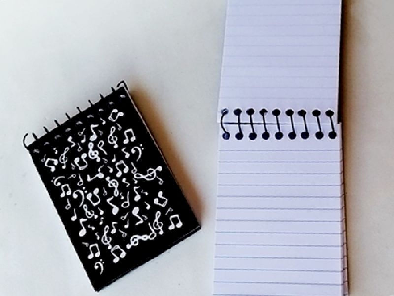 uma caderneta de anotações