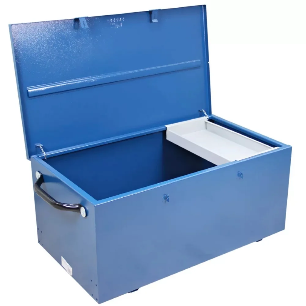 uma caixa de ferramenta de madeira