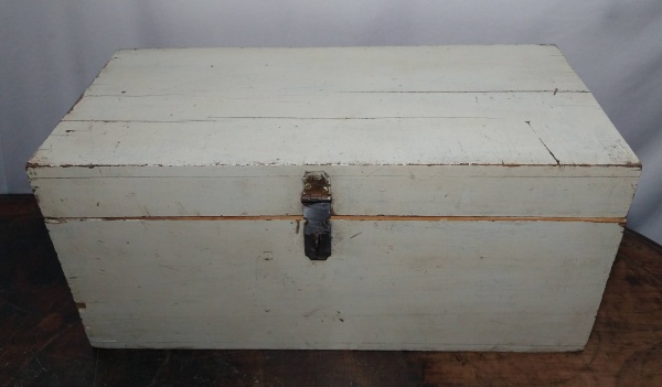 uma caixa de ferramenta de madeira