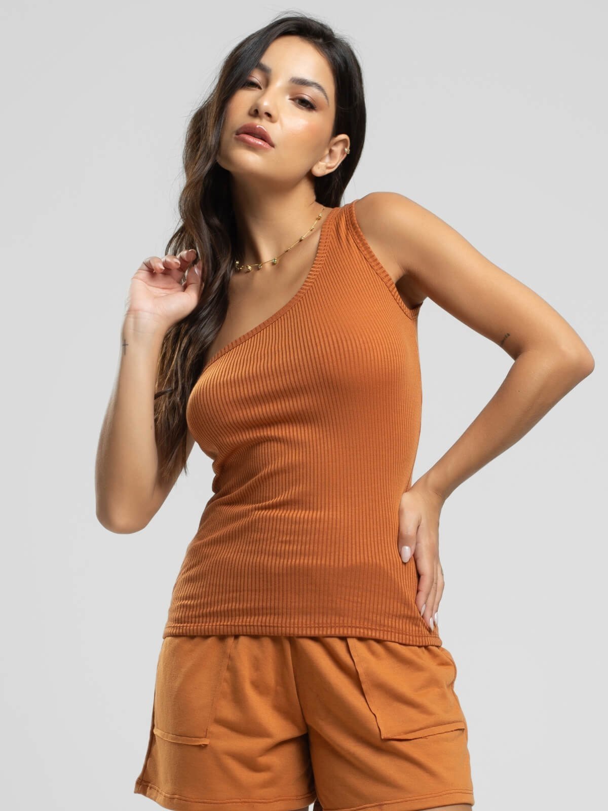 Onde Encontrar Regatas Femininas Baratas e de Qualidade: Lojas e Plataformas Online