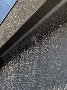 Comparativo: Cascatas de Inox vs. Cascatas de Alvenaria