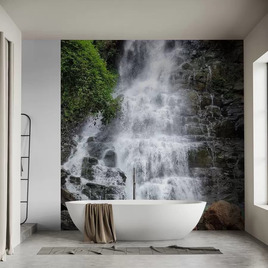 uma cascata de agua na parede