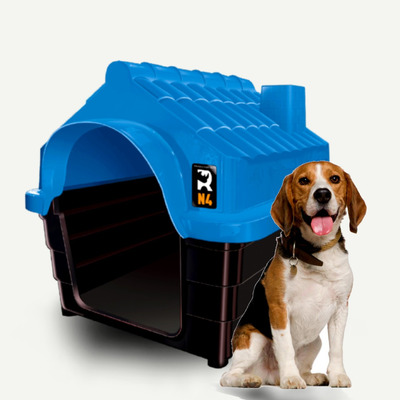 Casinha de Plástico vs. Casinha de Madeira: Qual a Melhor para Cães Grandes?