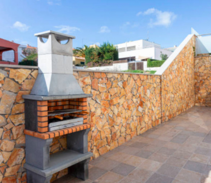 uma chaminé para churrasqueira