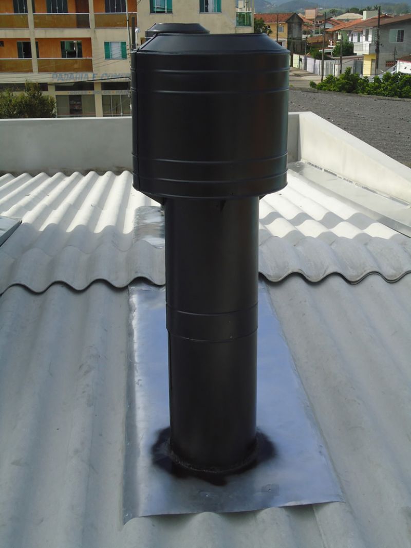 uma chaminé para churrasqueira